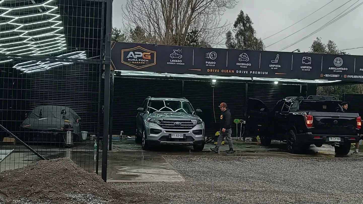 Portada de Aura Poch Garage