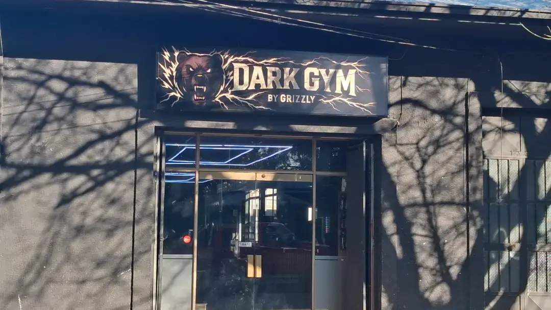 Portada de Dark Gym