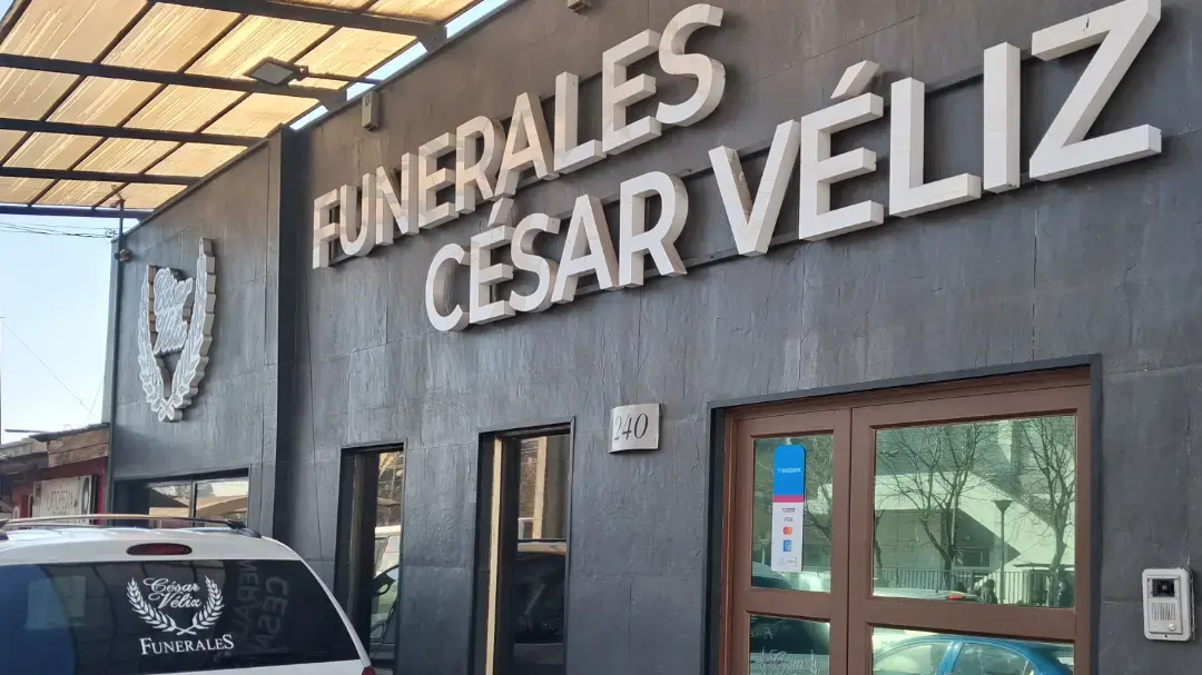 Portada de Funerales César Véliz